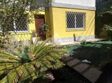 Casa · 490m² · 4 Quartos · 8 Vagas · Casa 4 quartos sendo 3 suites com campo Futebol e terreno com 1.080 m² - Valparaíso - Petrópolis/RJ