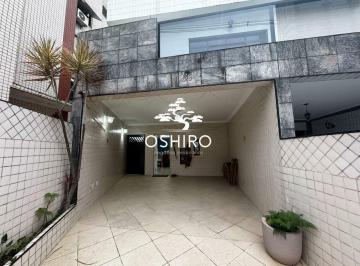 Casa · 208m² · 3 Quartos · 2 Vagas · Ampla Casa Sobreposta Baixa na Ponta da Praia — Conforto, Espaço e Excelente Localização 