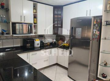 Casa · 200m² · 5 Quartos · 3 Vagas · Casa com 4 Quartos e 3 banheiros à Venda, 200 m² por R$ 1.000.000