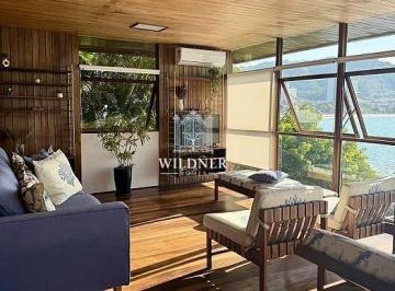 Casa · 641m² · 6 Quartos · 2 Vagas · Casa Beira-Mar em Cabeçudas | Vista Espetacular