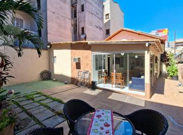 114ac6656982ab263832063bac820ec71a56554d · Casa 3 suítes, 2 closets, 2 salas, espaço gourmet, 2 vagas e perfeita localização