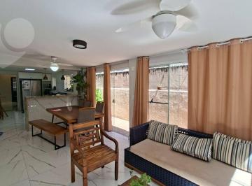 d6f30aa287941fda09a3b27176c81e0b89f57a83 · Casa 3 suítes, 2 closets, 2 salas, espaço gourmet, 2 vagas e perfeita localização