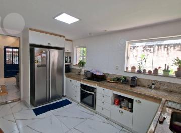 529efdcc113cd2e879aa9c7fc939882248967e77 · Casa 3 suítes, 2 closets, 2 salas, espaço gourmet, 2 vagas e perfeita localização
