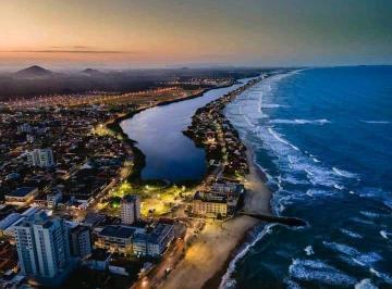 Casa · 258m² · 5 Quartos · 4 Vagas · Casa Pé na Areia no Centro de Barra Velha | Residencial ou Comercial
