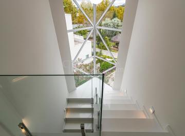 Casa · 460m² · 4 Quartos · 8 Vagas · Casa Nova Totalmente Reformada com 4 Suítes e Elevador no Pinewoods - Pinhais