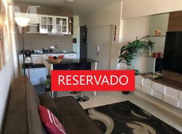 7a37f756eaeca1839fc51837348766992a59887b · ESTÚDIO MOBILIADO EM ÓTIMA LOCALIZAÇÃO DO BAIRRO PORTÃO. VISTA DEFINIDA, EM FRENTE À AVENIDA JOÃO B