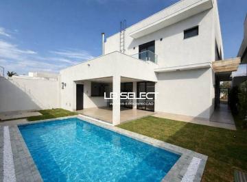 3cf72d6bb36981309084896b8c5512f898aeb46d · Casa no Condomínio Varandas Sul com três suítes, escritório reversível e varanda gourmet.