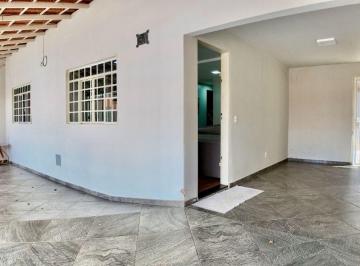 Casa de 3 quartos, Brasília · EXCELENTE oportunidade para moradia e renda, por R$ 685.000 - Taguatinga/DF