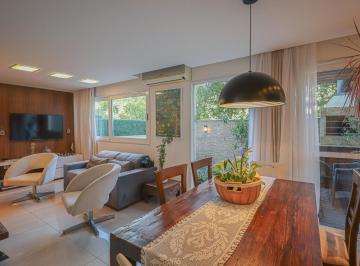 Casa · 180m² · 3 Quartos · 2 Vagas · Casa em condomínio no bairro Teresópolis
