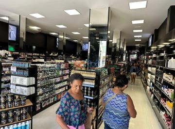 Comercial · 240m² · Excelente loja no Centro de Macaé – 240m² salão + 100m² estoque