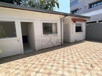Casa · 338m² · 6 Quartos · 2 Vagas · Oportunidade - Casa Comercial - Centro - Jacareí - 6 Dormitórios - 208,62m².