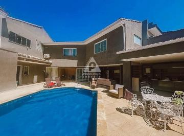 Casa · 283m² · 3 Quartos · 4 Vagas · Casa Reformada em Condomínio Fechado – 3 Quartos, Piscina e Oportunidade de Permuta no Recreio