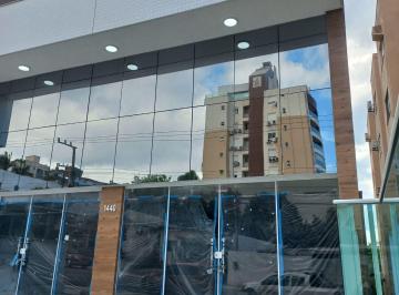 37f4e1fa9a484ab57115385ed1e0312fa973d23c · Prédio Comercial com Elevador no bairro Estreito, em Florianópolis/SC.
