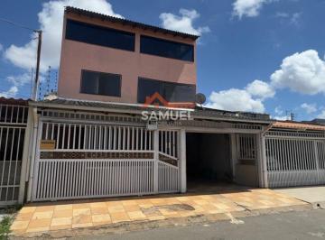 Casa de 4 quartos, Brasília · 04 Quartos Sendo 02 Suítes Qnl 10 Toda no Blindex 330m2 de área construída Taguatinga Norte