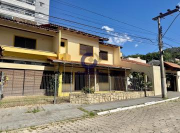 Casa · 550m² · 4 Quartos · 6 Vagas · Casa em Fazendinha, Itajaí/SC