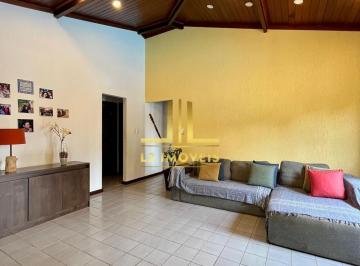 Casa · 400m² · 3 Quartos · 2 Vagas · CASA ALTO PADRÃO - 3 QUARTOS SENDO 1 SUÍTE - GUARAJUBA