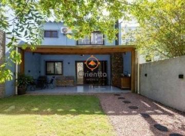 Casa · 168m² · 3 Quartos · 1 Vaga · Sobrado no Menino Deus de 3 dormitórios e vaga