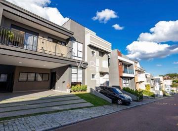 Casa · 210m² · 3 Quartos · 4 Vagas · Casa em Condomínio no Bairro Alto com 3 suítes
