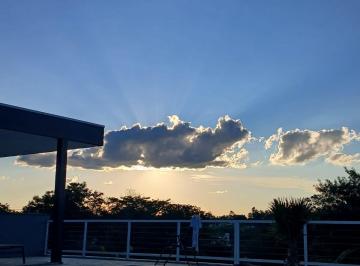 Casa de 4 quartos, Boituva · Acorde com os balões e viva o pôr do sol dos seus sonhos em Boituva!
