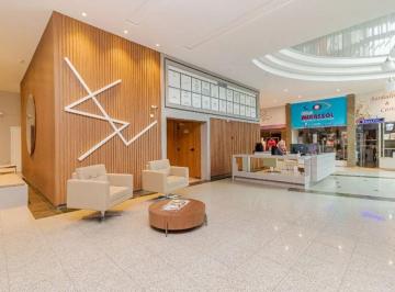Comercial de 3 quartos, Curitiba · Sala comercial a venda no edifício Mac Saúde entre o Batel e Centro em Curitiba!