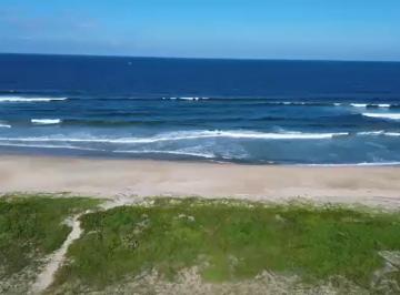 Terreno , São Francisco do Sul · Lindo Terreno a 200 metros do MAR - Escriturado na Praia do Ervino - SC
