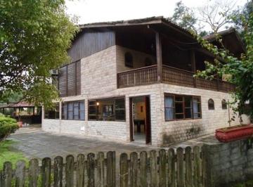 Casa en Venda de 4 quartos Limoeiro · Excelente casa c/435 m2 constr. c/ 2 salões, 4 qtos (3 suítes), varandas em terreno de 1.126m2.