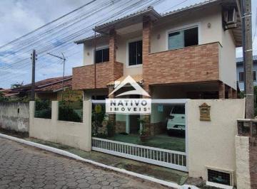 Casa · 106m² · 3 Quartos · 2 Vagas · Sobrado localizado no Rio Vermelho
