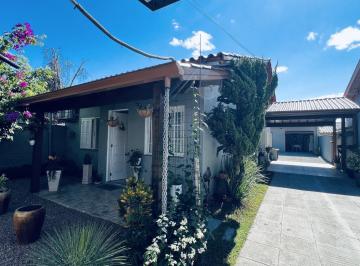Casa · 3 Quartos · 2 Vagas · 
                                Casa com excelente pátio !!
                            