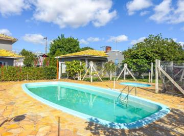 Casa · 62m² · 2 Quartos · 2 Vagas · Casa em condomínio reformada com 2 dormitórios, vaga de garagem para 2 carros, uma coberta, em Cano