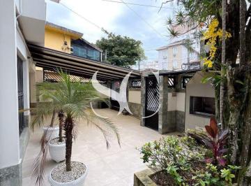 Casa · 174m² · 3 Quartos · 5 Vagas · Vende-se casa de 03 dormitórios sendo 01 suíte no bairro de Aparecida em Santos