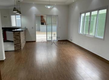 Casa · 250m² · 3 Quartos · 4 Vagas · Oportunidade - Casa/Condomínio - Residencial - No bairro Condomínio Residencial Fogaça -  Residencia