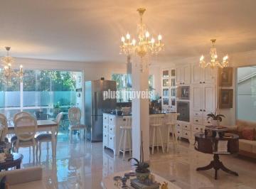 Casa · 269m² · 4 Quartos · 3 Vagas · Impecável, de muito bom gosto