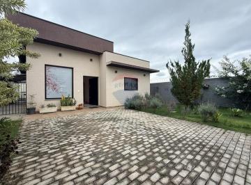 Casa · 133m² · 3 Quartos · 2 Vagas · Casa 3 dormitórios  com edícula à venda em Atibaia