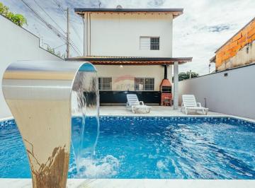 Casa · 141m² · 3 Quartos · 2 Vagas · Sua Nova Casa: Conforto, Lazer e Localização Privilegiada
