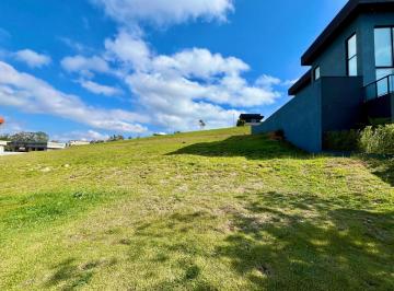 69ed94dc-2e14-4bd1-9c89-7f3b30158ee9 · Atraente lote em condomínio para venda em Aldeia Da Serra, 448m²