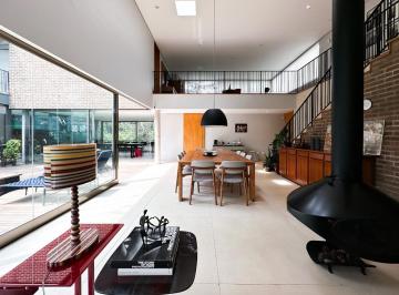 2b6efda0-6c63-4040-b5e6-9172c7a3ac49 · Espetacular casa em condomínio para venda com 4 quartos, sendo 4 suítes, 644m²