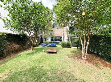 3154dd7a-7641-449c-b19e-7b082a7262db · Excelente casa em condomínio para venda com 4 quartos, sendo 4 suítes, 644m²