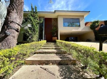 3a71484c-73d0-40b9-a662-bdb9a3913242 · Deslumbrante casa em condomínio para venda com 4 quartos, sendo 4 suítes, 460m²