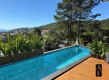 Casa · 400m² · 3 Quartos · 1 Vaga · Alto Padrão em meio a Natureza na Praia do Silveira