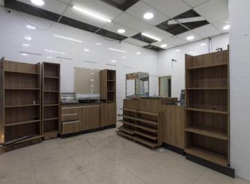 Comercial · 45m² · Loja em estação de metrô/ônibus na Avenida Gabriela Mistral, N. 848 • 45 m²