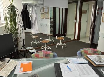 Comercial · 160m² · Sala comercial na Rua Funchal, N. 203 - 102 • 160 m²