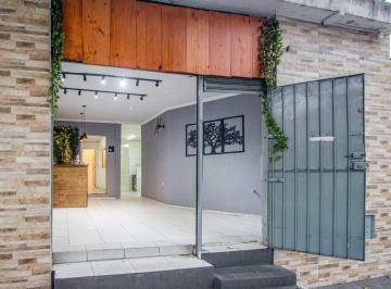 Comercial · 200m² · 1 Vaga · Casa comercial na Rua Soldado José Rufino Costa, 213 - A • 200 m²