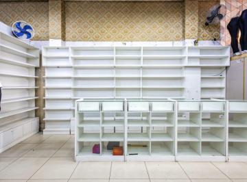 Comercial · 10m² · Loja na Rua Doze de Outubro, N. 111 - Box 2, 3 e 4 • 10 m²