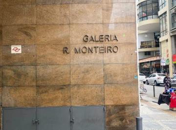 Comercial · 24m² · Loja em galeria na Rua Vinte e Quatro de Maio, N. 77 - Loja 15 • 24 m²
