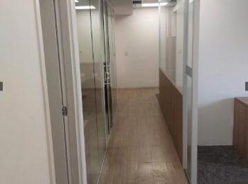 Comercial · 131m² · 3 Vagas · Sala comercial na Rua Doutor Alfredo de Castro, N. 200 - Conjuntos 908 a 910 • 131 m²