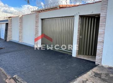 Casa · 180m² · 3 Quartos · 2 Vagas · Casa em Avenida Godevino Alves da Rocha - Jardim Patrícia - Uberlândia/MG