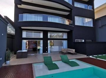 10b266e9181c5c7c31ac4d7b20b0fc78ebcb04b0 · Casa de alto padrão à venda e locação com 4 suítes, 8 vagas de garagem e 1500m² de área construída e