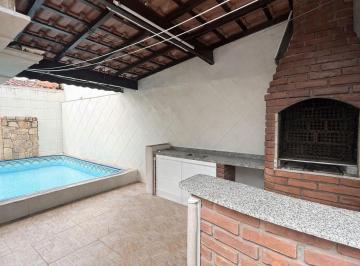 lyecmzy2owqwndu1njiynzi2_md · Oportunidade no Flórida: Casa Isolada com Piscina e 3 Vagas | 300m da Praia
