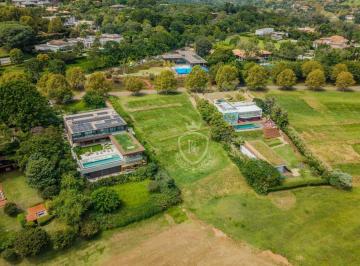ee06a2cff7e5a9c43761608d39878c3e67618318 · Terreno à venda, 3196 m² por R$ 10.500.000,00 - Condomínio Quinta da Baroneza - Bragança Paulista/SP