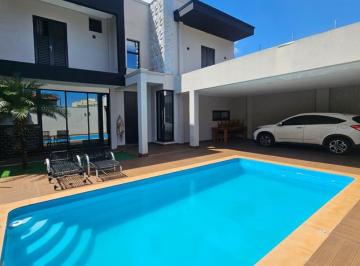 Casa de 2 quartos, Araraquara · Lindo sobrado, com piscina, garagem coberta, à venda em região nobre de Araraquara.
